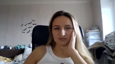 cora_fora online show from November 2025 11:32:02 AM