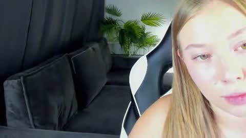 Coral1ne Clark online show from July 2026 01:42:01 AM