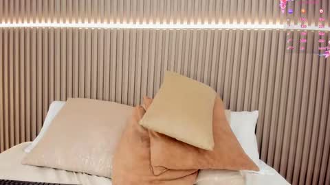 coralineross_ online show from March 2025 05:24:02 PM