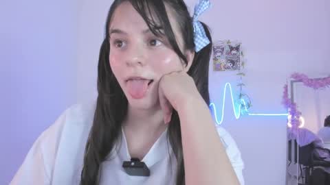 Coraline uwu     Bienvenidos al dulce mundo de Coraline    Hola amores soy Coraline  Una chica  tierna juguetona online show from May 2026 02:17:01 AM