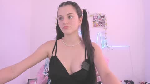 Coraline uwu     Bienvenidos al dulce mundo de Coraline    Hola amores soy Coraline  Una chica  tierna juguetona online show from May 2026 04:26:01 PM