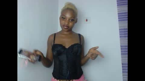 Snapshot of cornxcunt chatting on November 2025 04:04:01 AM cornxcunt online show from November 2025 04:04:01 AM