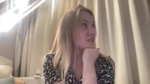 Snapshot of cosmo_blondiee chatting on September 2025 03:12:01 PM cosmo_blondiee online show from September 2025 03:12:01 PM