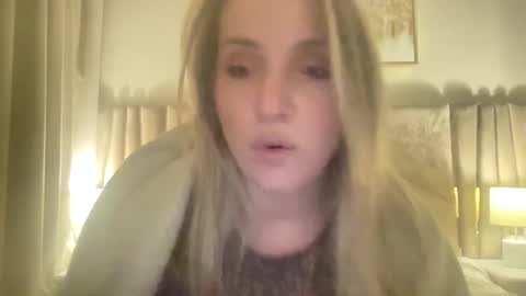 Snapshot of cosmo_blondiee chatting on September 2025 07:06:02 PM cosmo_blondiee online show from September 2025 07:06:02 PM