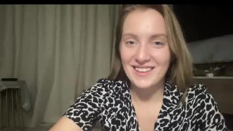 Snapshot of cosmo_blondiee chatting on October 2025 05:42:01 PM cosmo_blondiee online show from October 2025 05:42:01 PM