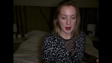 Snapshot of cosmo_blondiee chatting on October 2025 06:05:02 PM cosmo_blondiee online show from October 2025 06:05:02 PM