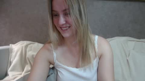 Snapshot of cosmo_blondiee chatting on November 2025 12:27:02 PM cosmo_blondiee online show from November 2025 12:27:02 PM