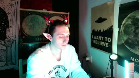 Snapshot of cosmonudes chatting on December 2024 09:19:01 PM Barry online show from December 2024 09:19:01 PM