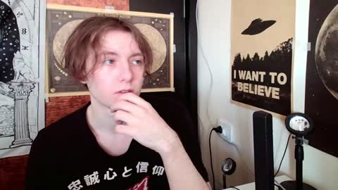 Snapshot of cosmonudes chatting on January 2025 09:06:01 AM Barry online show from January 2025 09:06:01 AM