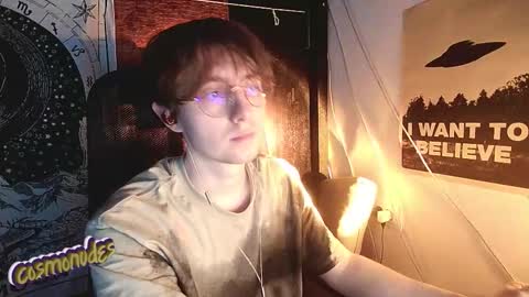 Snapshot of cosmonudes chatting on December 2025 07:00:01 PM Barry online show from December 2025 07:00:01 PM