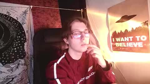 Snapshot of cosmonudes chatting on February 2026 08:15:01 PM Barry online show from February 2026 08:15:01 PM