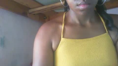 Snapshot of couleur_vanille chatting on December 2024 05:58:02 AM couleur_vanille online show from December 2024 05:58:02 AM