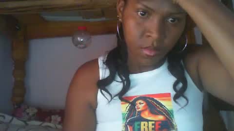 Snapshot of couleur_vanille chatting on December 2024 05:44:01 AM couleur_vanille online show from December 2024 05:44:01 AM