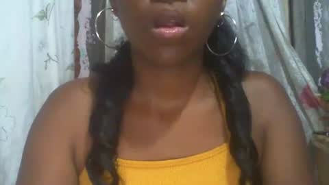 Snapshot of couleur_vanille chatting on January 2025 07:12:01 PM couleur_vanille online show from January 2025 07:12:01 PM