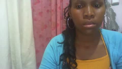 Snapshot of couleur_vanille chatting on February 2025 01:44:02 AM couleur_vanille online show from February 2025 01:44:02 AM