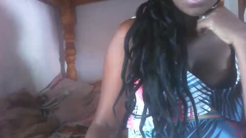 Snapshot of couleur_vanille chatting on February 2025 06:18:02 AM couleur_vanille online show from February 2025 06:18:02 AM