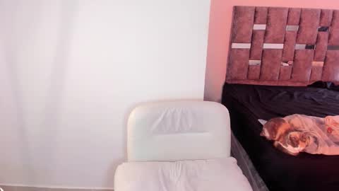 Snapshot of couple69hott chatting on December 2025 02:14:02 PM Tommy online show from December 2025 02:14:02 PM