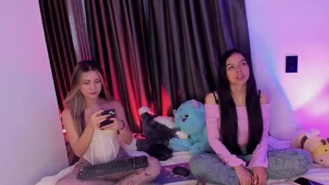 couple_funnyy online show from November 2025 12:57:01 AM