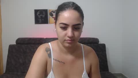 Snapshot of couple_sexandlove chatting on March 2025 10:51:01 AM ALEJANDRO Y EMILY online show from March 2025 10:51:01 AM