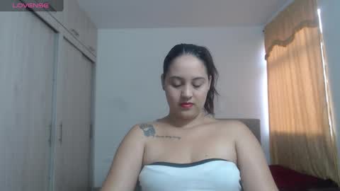 Snapshot of couple_sexandlove chatting on September 2025 01:22:01 PM ALEJANDRO Y EMILY online show from September 2025 01:22:01 PM
