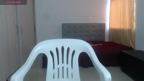 Snapshot of couple_sexandlove chatting on September 2025 01:34:02 PM ALEJANDRO Y EMILY online show from September 2025 01:34:02 PM