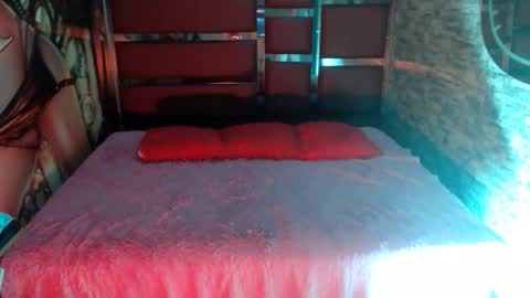 MIA LIZ AND SAM online show from December 2024 08:40:01 PM