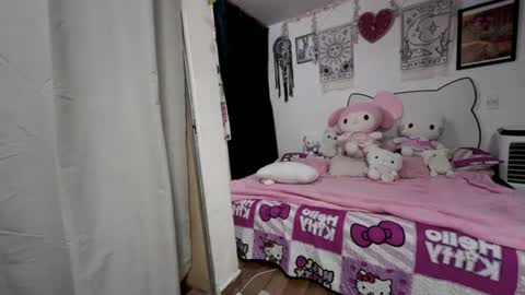 MIA LIZ AND SAM online show from June 2026 01:19:01 AM