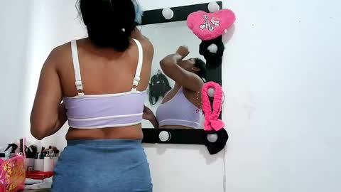 Snapshot of coupleeswetthott chatting on May 2026 02:13:02 PM coupleeswetthott online show from May 2026 02:13:02 PM