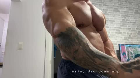 couplemuscle40 online show from May 2026 11:35:01 PM