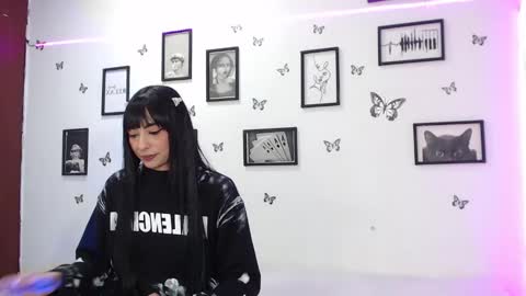 Juli and Liam online show from February 2025 07:55:02 AM