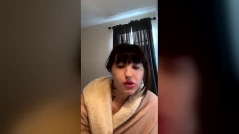 Snapshot of courtneysinclair43 chatting on April 2026 09:37:01 PM courtneysinclair43 online show from April 2026 09:37:01 PM