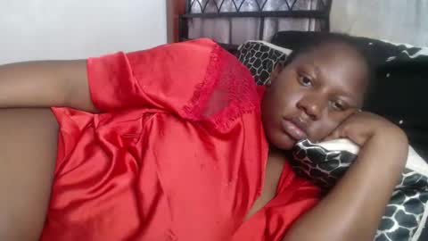 Snapshot of cozy_dion chatting on November 2025 12:04:02 PM Erykah online show from November 2025 12:04:02 PM