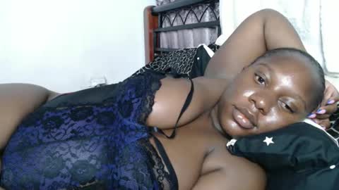 Snapshot of cozy_dion chatting on November 2025 10:10:02 PM Erykah online show from November 2025 10:10:02 PM