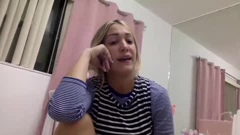 cramelito01 online show from December 2024 12:43:02 AM