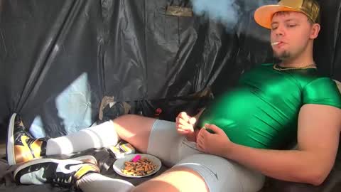 Snapshot of cravingboy chatting on October 2025 01:20:01 PM robin online show from October 2025 01:20:01 PM