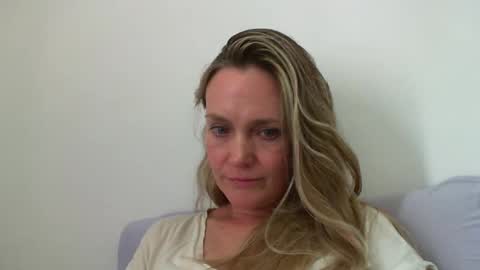 Snapshot of crazyanny chatting on January 2025 03:11:01 PM Anny online show from January 2025 03:11:01 PM