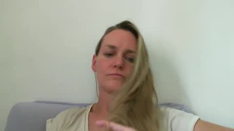 Snapshot of crazyanny chatting on January 2025 07:05:01 PM Anny online show from January 2025 07:05:01 PM