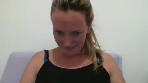 Snapshot of crazyanny chatting on January 2025 11:39:01 PM Anny online show from January 2025 11:39:01 PM