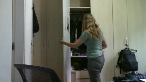 Snapshot of crazyanny chatting on January 2025 02:10:02 PM Anny online show from January 2025 02:10:02 PM