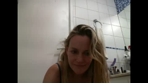 Snapshot of crazyanny chatting on January 2025 07:15:01 PM Anny online show from January 2025 07:15:01 PM