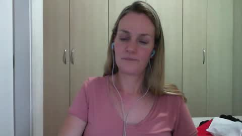 Snapshot of crazyanny chatting on March 2025 11:20:01 PM Anny online show from March 2025 11:20:01 PM