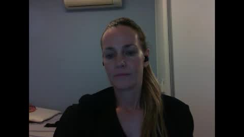 Snapshot of crazyanny chatting on October 2025 10:50:02 PM Anny online show from October 2025 10:50:02 PM