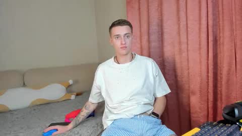 Snapshot of crazybottom99 chatting on November 2025 06:21:01 PM Alex online show from November 2025 06:21:01 PM