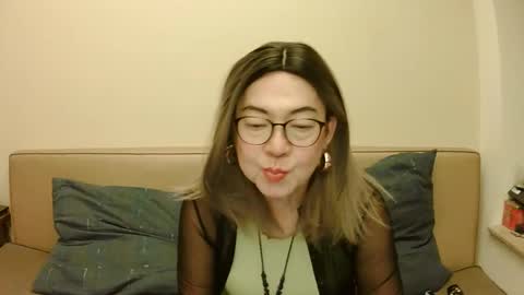 Kelly   online show from October 2025 05:09:02 PM