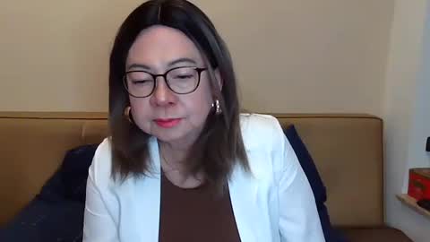 Kelly   online show from April 2026 03:36:01 PM