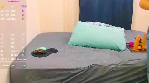 Snapshot of crazycouple034 chatting on February 2025 12:05:02 PM crazycouple034 online show from February 2025 12:05:02 PM