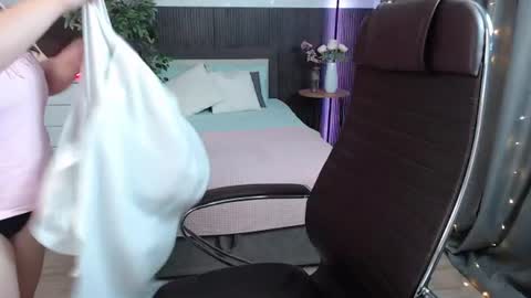 Crazyy Girl  online show from June 2026 01:51:02 AM