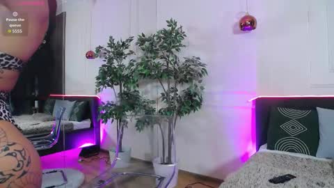 Sophie online show from October 2025 12:31:01 PM