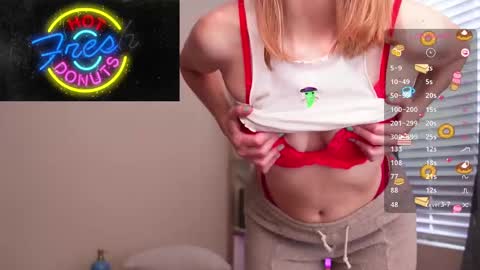 Snapshot of creme_dela_creme chatting on January 2025 04:51:02 PM Quinn de la Creme online show from January 2025 04:51:02 PM