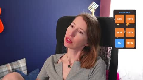 Snapshot of creme_dela_creme chatting on April 2026 09:15:02 PM Quinn de la Creme online show from April 2026 09:15:02 PM